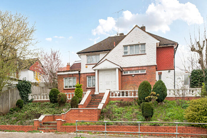 3 Bedroom Detached House For Sale In Netherlands Road, New Barnet, EN5