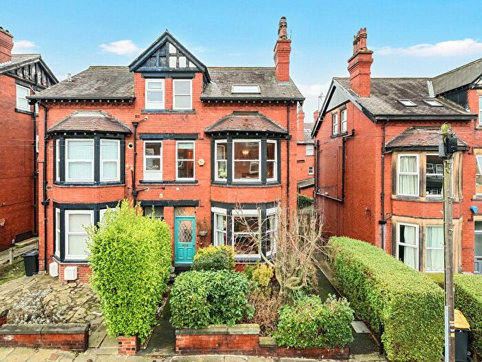 5 Bedroom Semi Detached House For Sale In Estcourt Avenue, Leeds, West Yorkshire, LS6