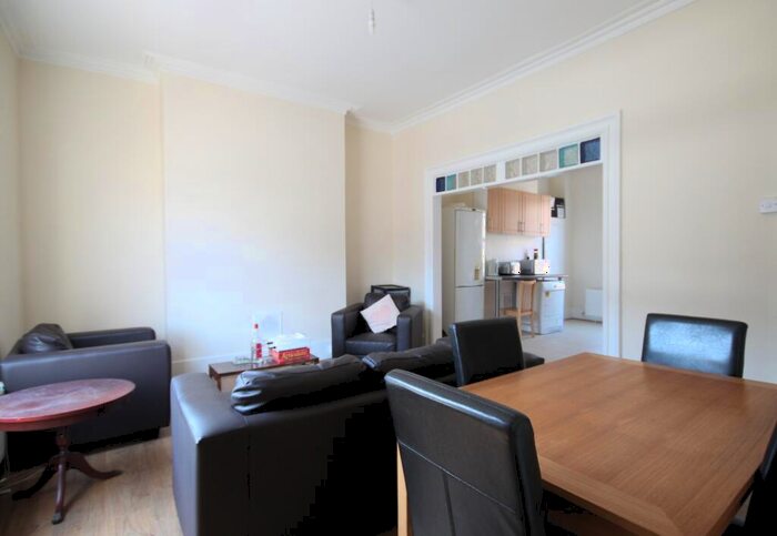 3 Bedroom Flat To Rent In Kentish Town Road, Camden, NW1