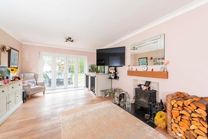 4 Bedroom Detached House For Sale In Manor Farm Close, Stone, Aylesbury, Buckinghamshire, HP17