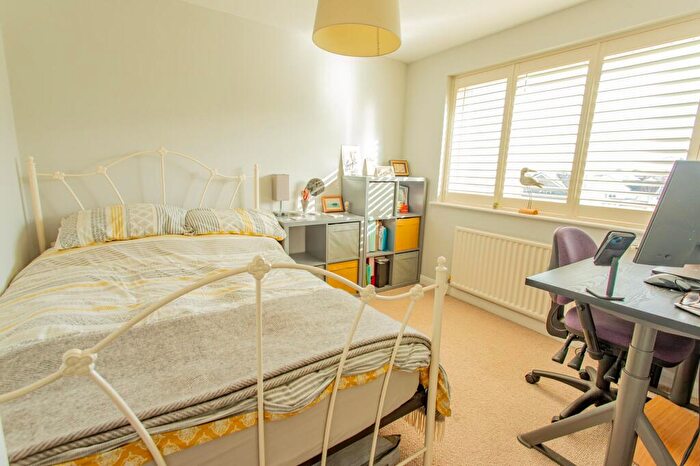 3 Bedroom Terraced House For Sale In De Havilland Way, Christchurch, BH23