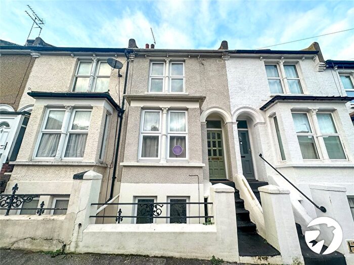 3 Bedroom Terraced House For Sale In Castle Avenue, Rochester, Kent, ME1