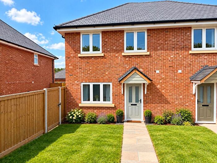 3 Bedroom Semi Detached House For Sale In Manor Road, Ringwood, BH24