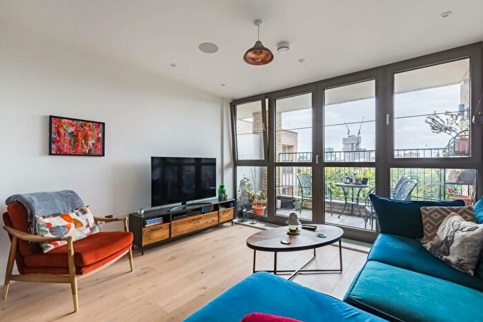 2 Bedroom Flat To Rent In Morville Street, Bow, London, E3