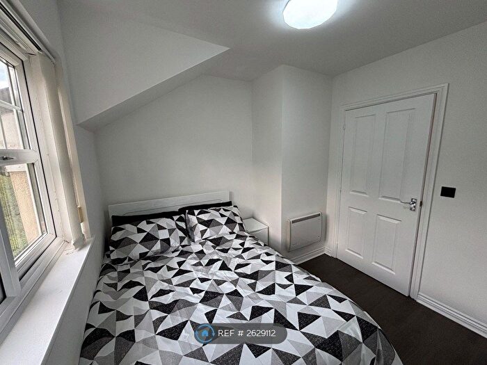 2 Bedroom Flat To Rent In Astley Brook Close, Bolton, BL1