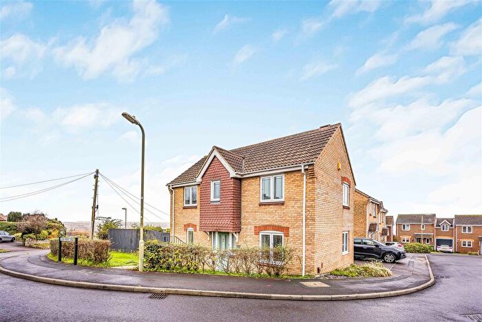 3 Bedroom Detached House For Sale In Caer Peris View, Fareham, PO16