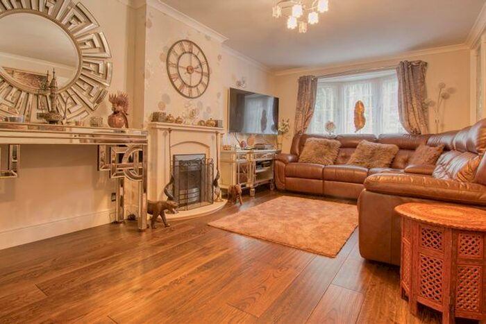 4 Bedroom Semi-Detached House To Rent In Campions Close, Borehamwood WD6