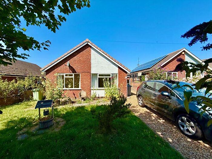 2 Bedroom Detached Bungalow For Sale In Detached Bungalow - Backing Onto Farmland, NG33