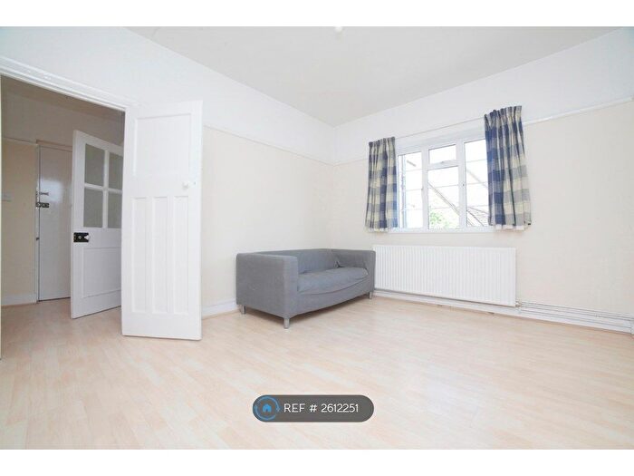 2 Bedroom Flat To Rent In Dover Court, London, SE10