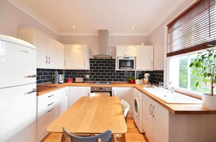 2 Bedroom Apartment To Rent In Manor Avenue, Brockley, London, SE4
