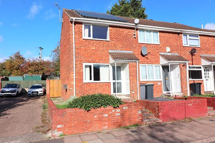 2 Bedroom End Of Terrace House For Sale In Brussels Way, Luton, Bedfordshire, LU3