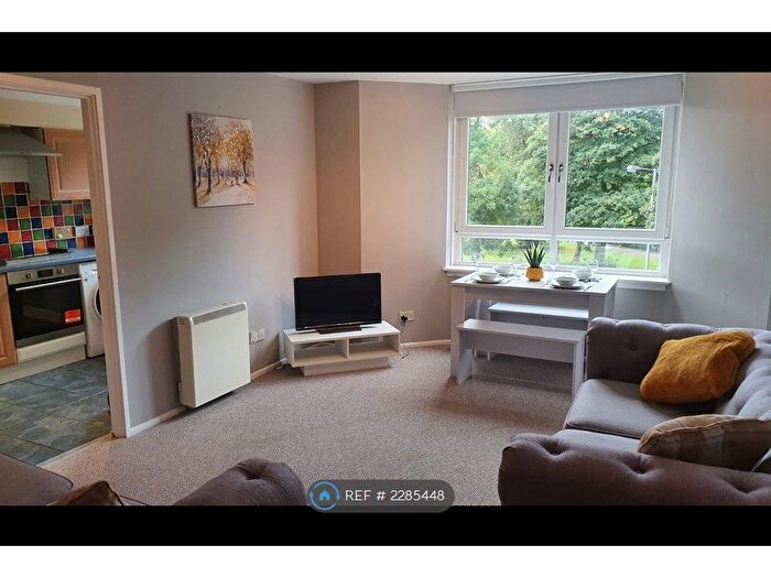 3 Bedroom Flat To Rent In Langlands Court, Glasgow, G51