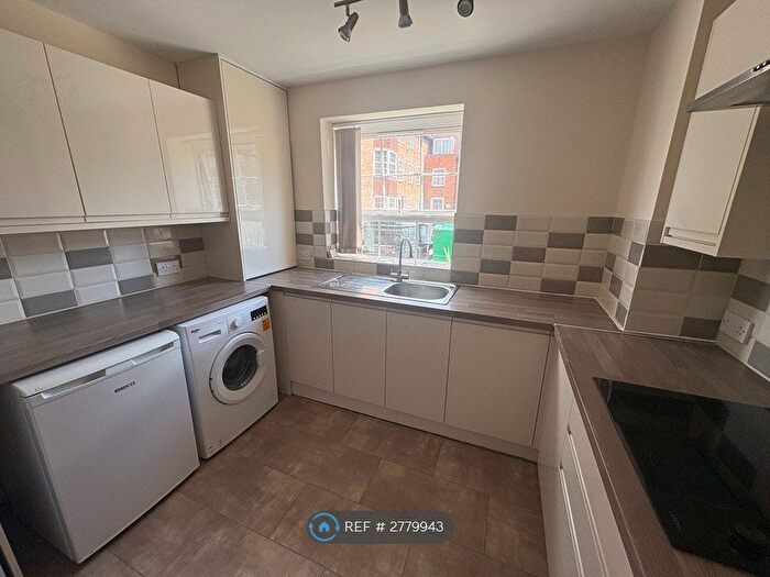 3 Bedroom Flat To Rent In Navigation Road, York, YO1