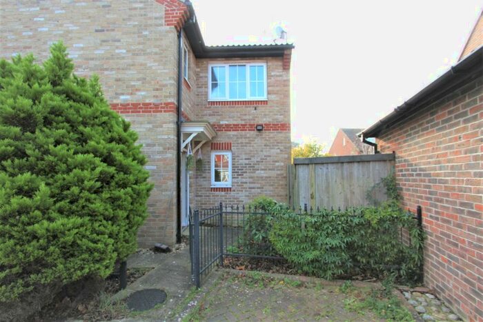 2 Bedroom House To Rent In The Poplars, Littlehampton, BN17
