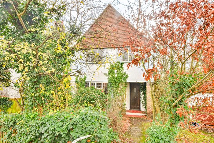 3 Bedroom Detached House For Sale In Highfields, Great Dunmow, CM6