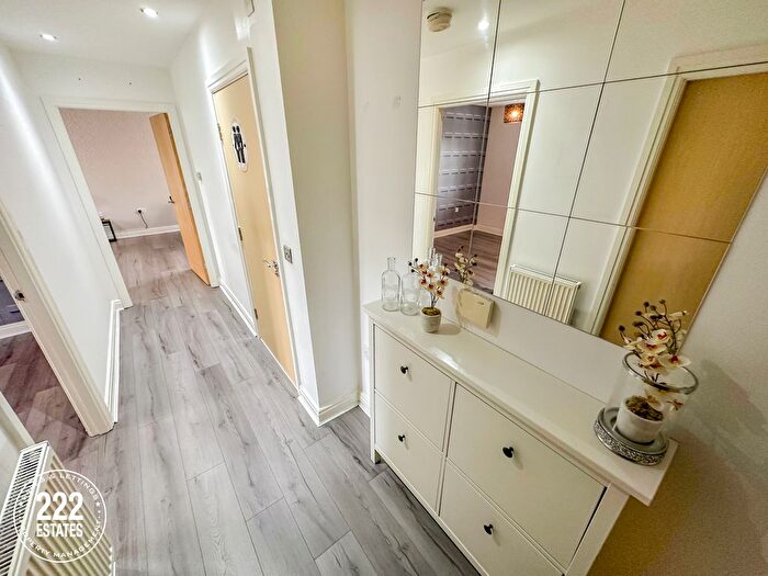 2 Bedroom Flat To Rent In Chapelside Close, Great Sankey, Warrington, WA5