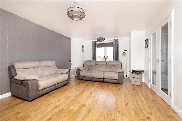 2 Bedroom Flat For Sale In Wester Kippielaw Drive, Dalkeith, EH22