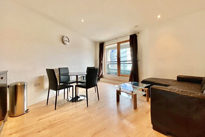 2 Bedroom Apartment To Rent In The Gateway East, Marsh Lane, Leeds, West Yorkshire, LS9