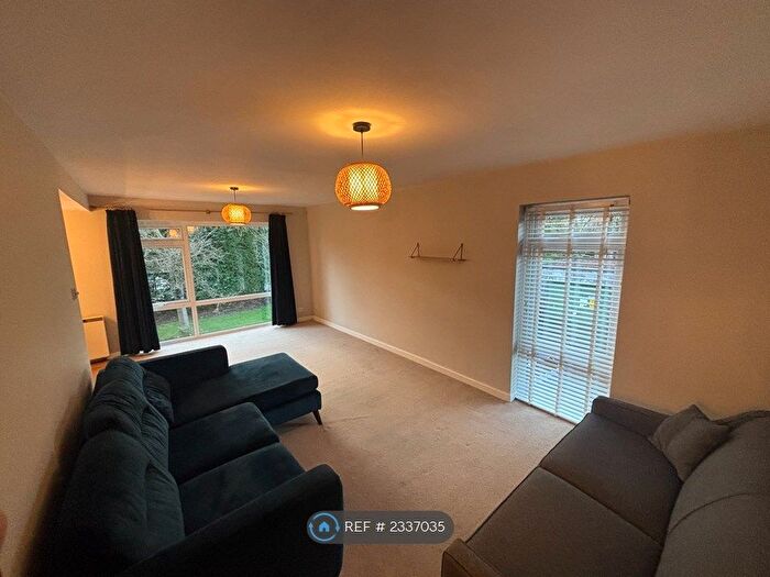 2 Bedroom Flat To Rent In Thorne House, Manchester, M14