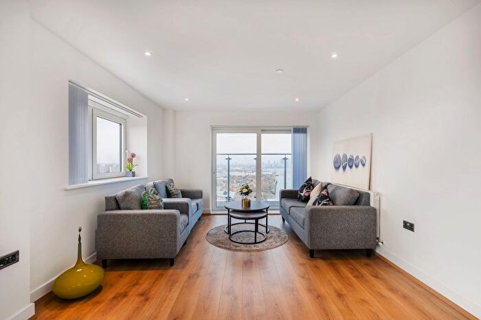 2 Bedroom Flat To Rent In Mast Quay, London, SE18