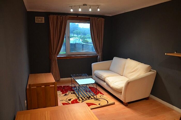 2 Bedroom Flat To Rent In Cornhill Gardens, Cornhill, Aberdeen, AB16