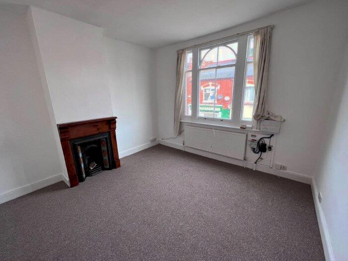2 Bedroom Flat To Rent In Beatrice Road, Leicester, LE3