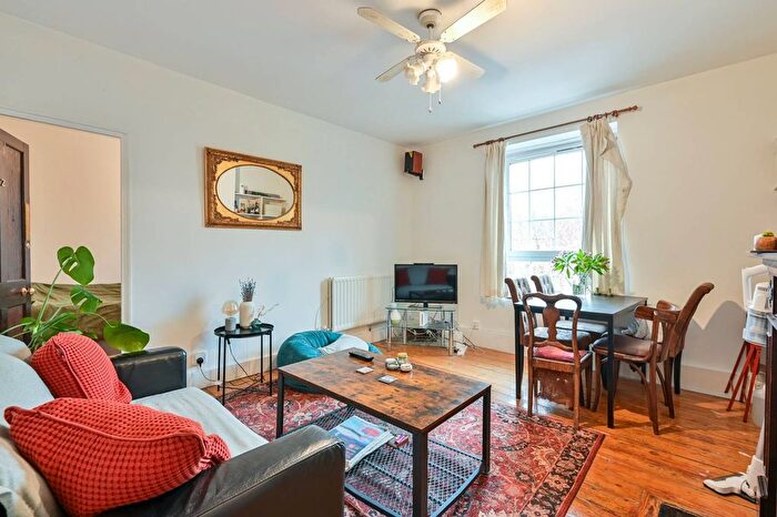 2 Bedroom Flat For Sale In Staple Street, Borough, London, SE1