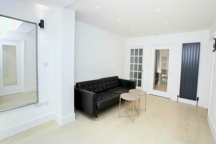 2 Bedroom Flat To Rent In Green Street, London, E13