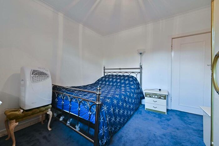 2 Bedroom Flat To Rent In Greville Place, Queen's Park, London, NW6