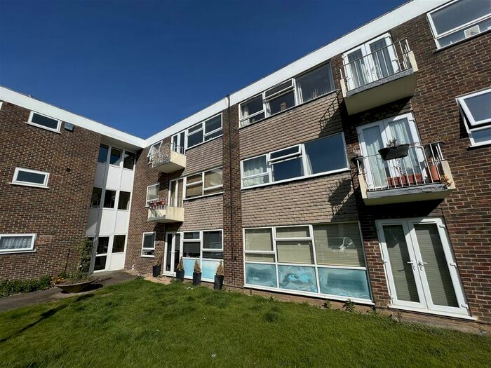2 Bedroom Flat To Rent In Hutton Road, Shenfield, Brentwood, CM15
