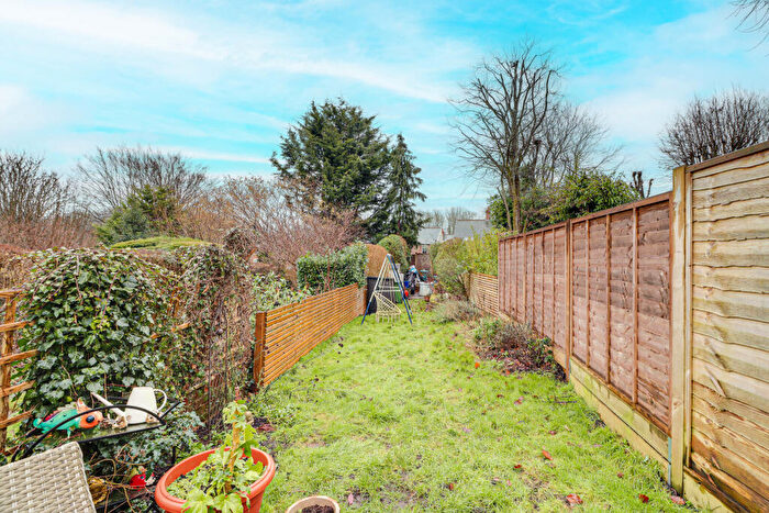 3 Bedroom Terraced House For Sale In Harpenden Rise, Harpenden, AL5