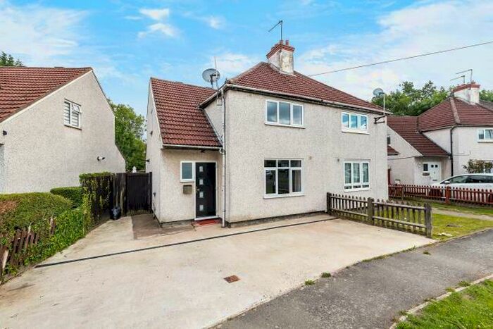 3 Bedroom Semi-Detached House To Rent In Pinner, Greater London, HA5