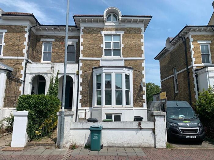 4 Bedroom Flat To Rent In Clarendon Road, Southsea, PO5
