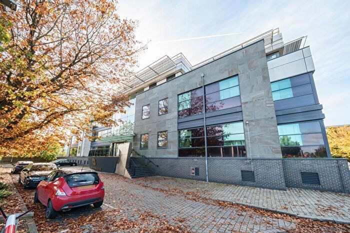 1 Bedroom Flat For Sale In New Eaton House, Bath Road, Slough, SL1