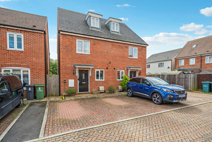 3 Bedroom Semi-Detached House For Sale In Droveway, Chilton, OX11