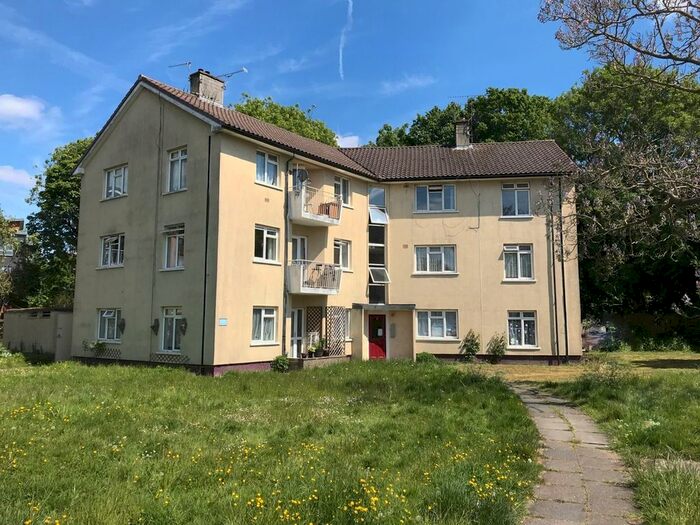 2 Bedroom Flat To Rent In Sunnymead, Crawley, RH11