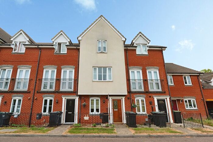 3 Bedroom Terraced House For Sale In Kendall Gardens, Gravesend, DA11