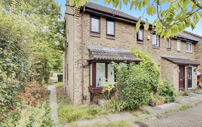 1 Bedroom Cluster House For Sale In Jasmine Gardens, Hatfield, AL10