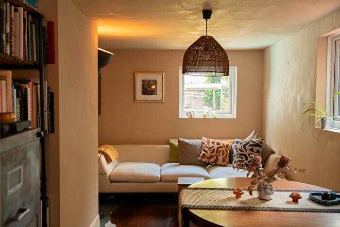 1 Bedroom Flat For Sale In Grange Park Road, London, E10