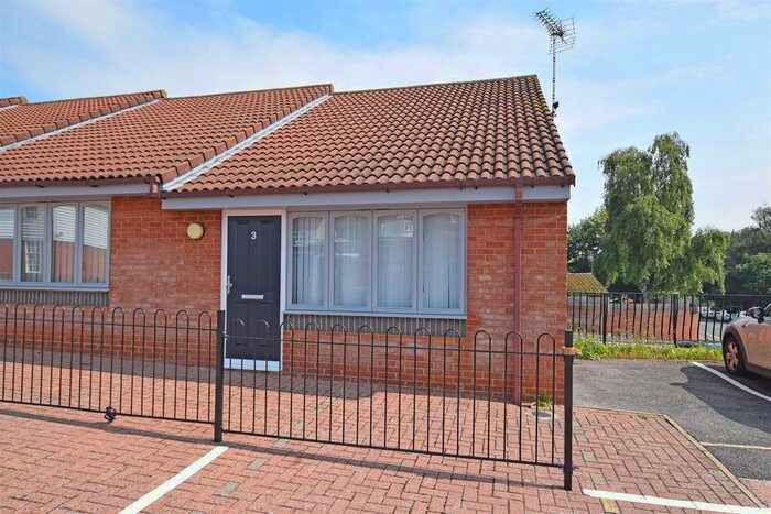 1 Bedroom Flat To Rent In The Court Yard, Holding Street, Rainham, Gillingham, ME8