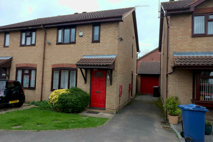 3 Bedroom Semi-Detached House To Rent In Beaulieu Close, Banbury, Oxfordshire, OX16