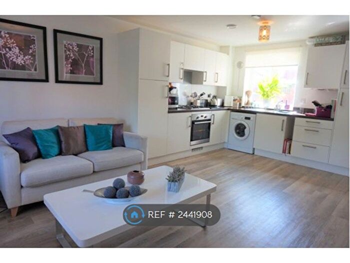 2 Bedroom Flat To Rent In Griffin Close, Wimborne, BH21