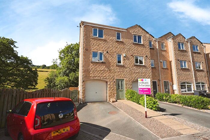 4 Bedroom End Of Terrace House For Sale In Larch Close, Wheatley, Halifax, HX2