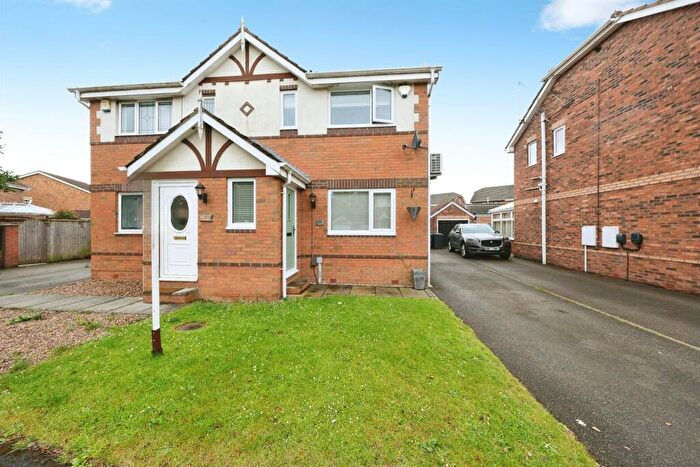 3 Bedroom Semi Detached House For Sale In Bridgelake Drive, Balby, Doncaster, DN4
