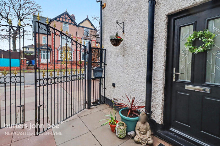 3 Bedroom Semi-Detached House For Sale In Basford Park Road, Newcastle, ST5