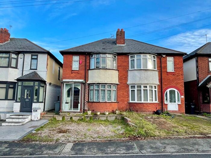 3 Bedroom Semi-Detached House For Sale In St. Aubyns, Brades Road, Oldbury, B69