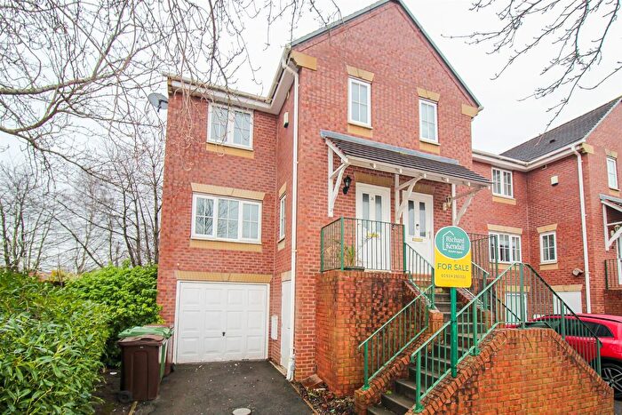 3 Bedroom Town House For Sale In Benton Mews, Horbury, Wakefield, WF4