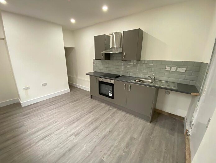 2 Bedroom Flat To Rent In City Road, Roath, Cardiff, CF24