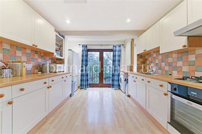 1 Bedroom Flat To Rent In Balvernie Grove, Southfields, London, SW18