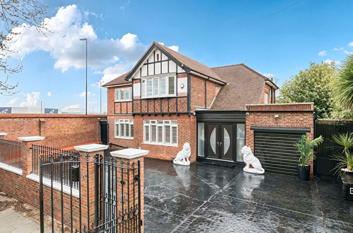 5 Bedroom Detached House For Sale In The Green, Orpington, BR5